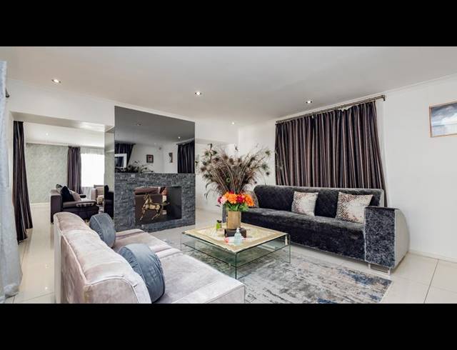 10 BEDROOM PROPERTY TO RENT IN CONSTANTIA